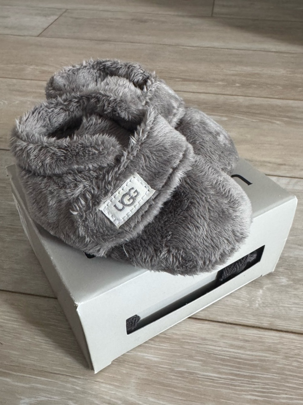 UGG Unisex-Child I Bixbee Ankle Boot (6-12 months)